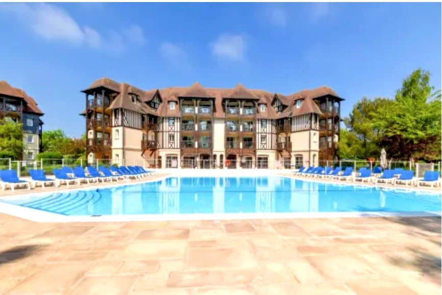 Piscine de la résidence à Deauville